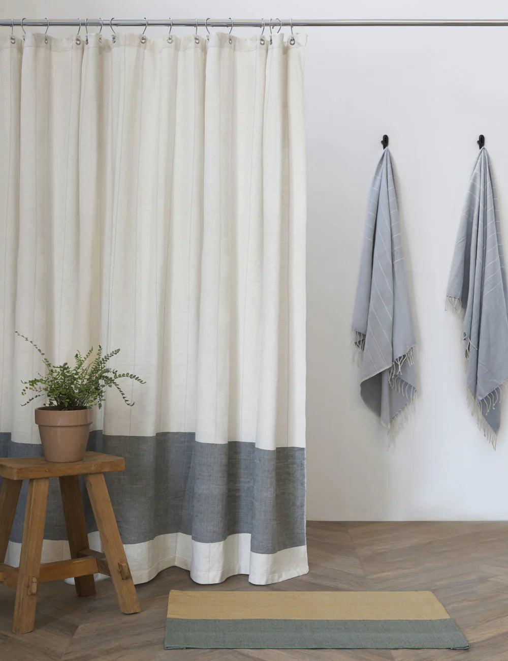 HP TRADE HUB | Karo Shower Curtain