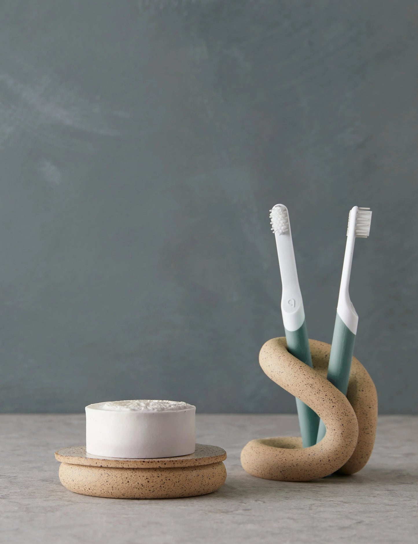 HP TRADE HUB | Ood Toothbrush Holder